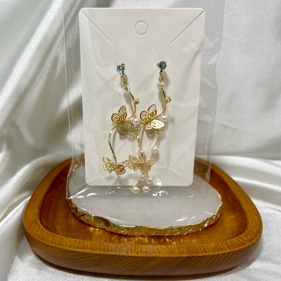 Butterfly Pearl Dangle Earrings - Picture 1 of 4